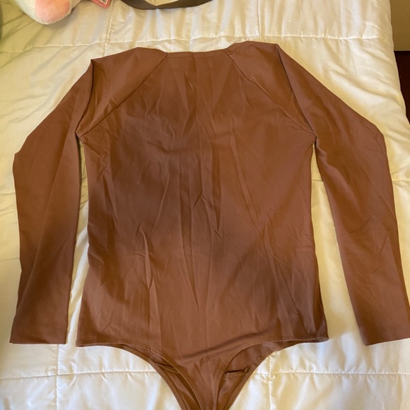Long-Sleeve Seamless Fabric Bodysuit - Picture 2 of 2